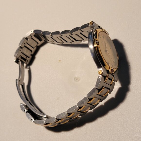 Gucci 9000G,Authentic Swiss Made,Scratch Free Crystal,34MM Case, New Battery - Picture 3 of 6